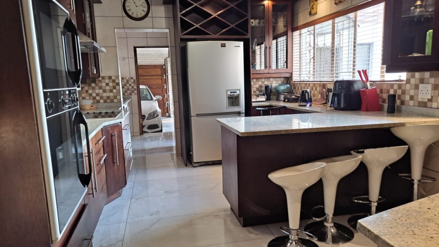 4 Bedroom Property for Sale in Flora Gardens Gauteng