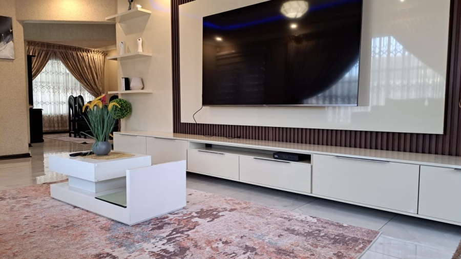 4 Bedroom Property for Sale in Flora Gardens Gauteng