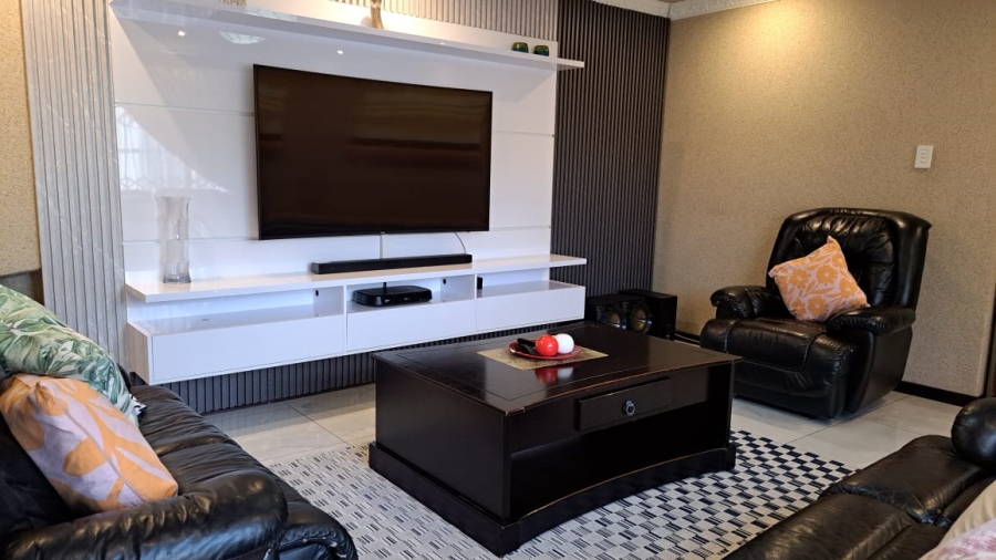 4 Bedroom Property for Sale in Flora Gardens Gauteng