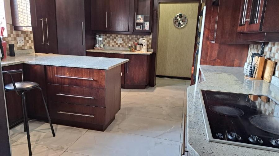 4 Bedroom Property for Sale in Flora Gardens Gauteng