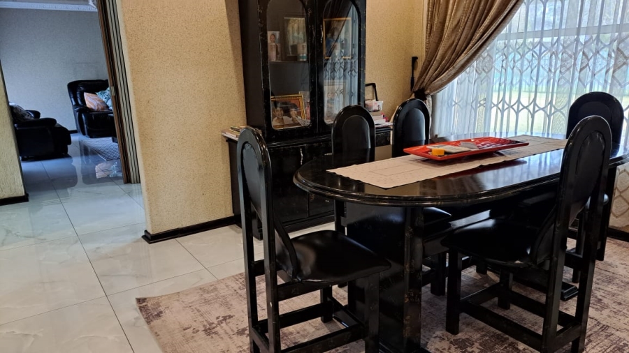 4 Bedroom Property for Sale in Flora Gardens Gauteng