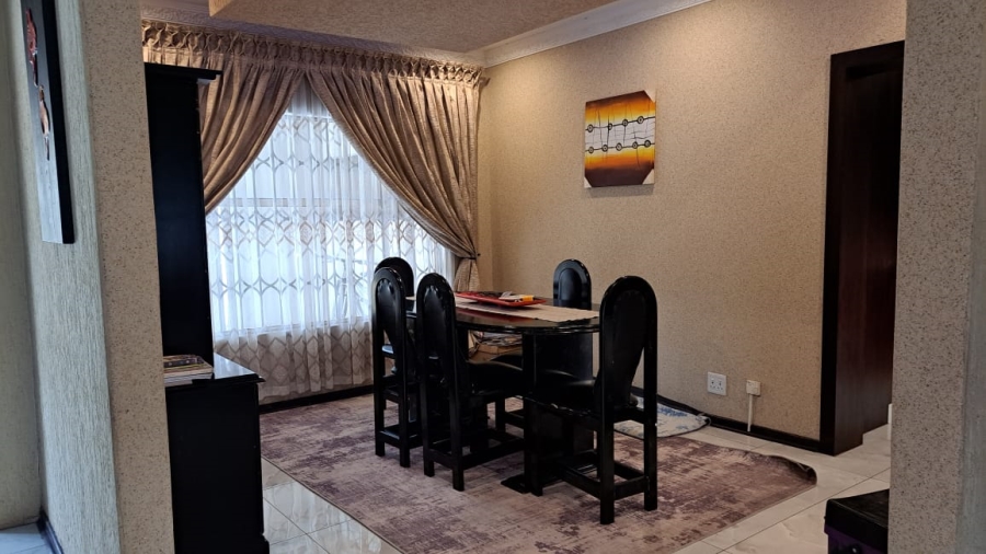 4 Bedroom Property for Sale in Flora Gardens Gauteng