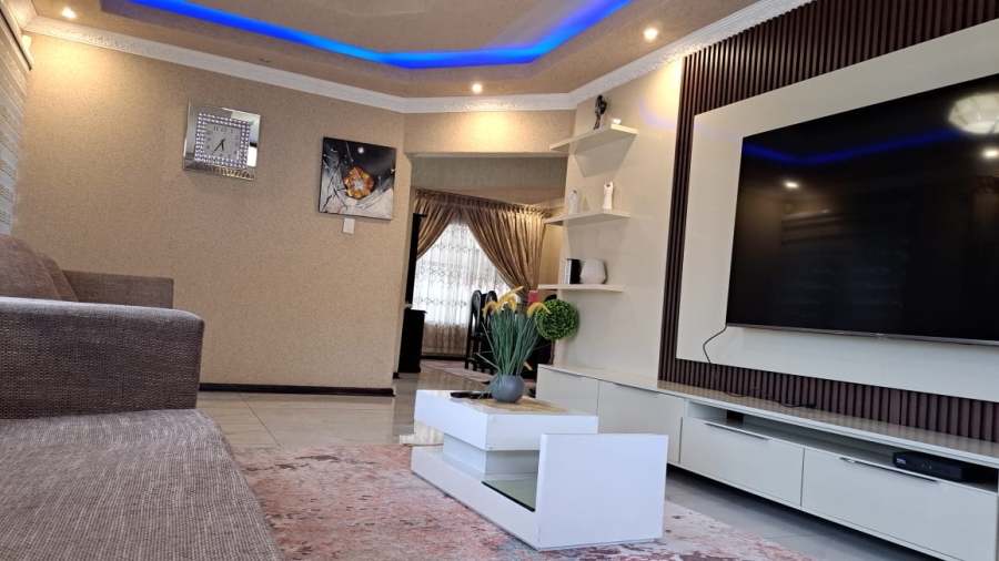 4 Bedroom Property for Sale in Flora Gardens Gauteng