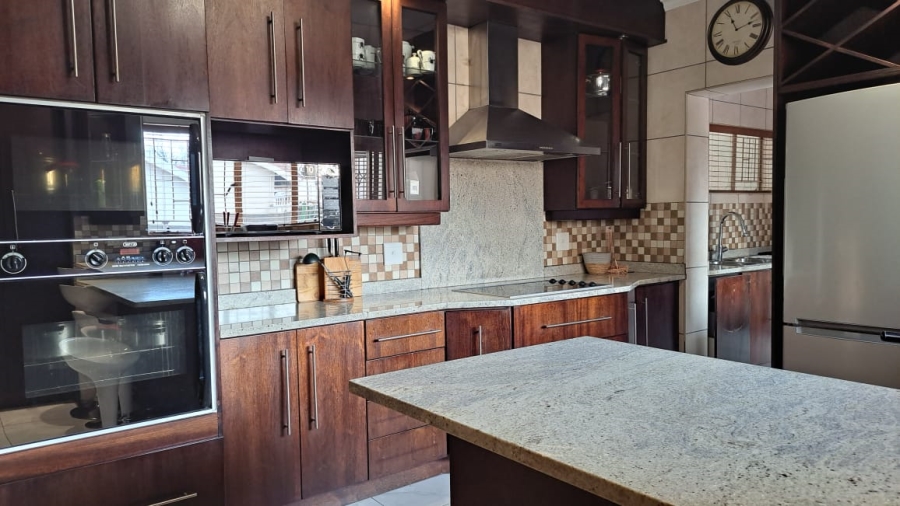 4 Bedroom Property for Sale in Flora Gardens Gauteng