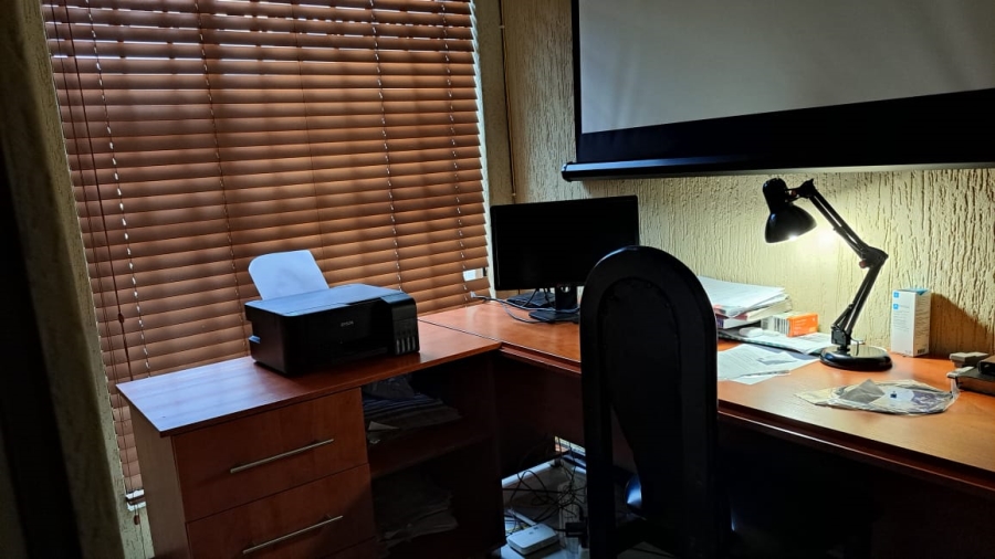 4 Bedroom Property for Sale in Flora Gardens Gauteng