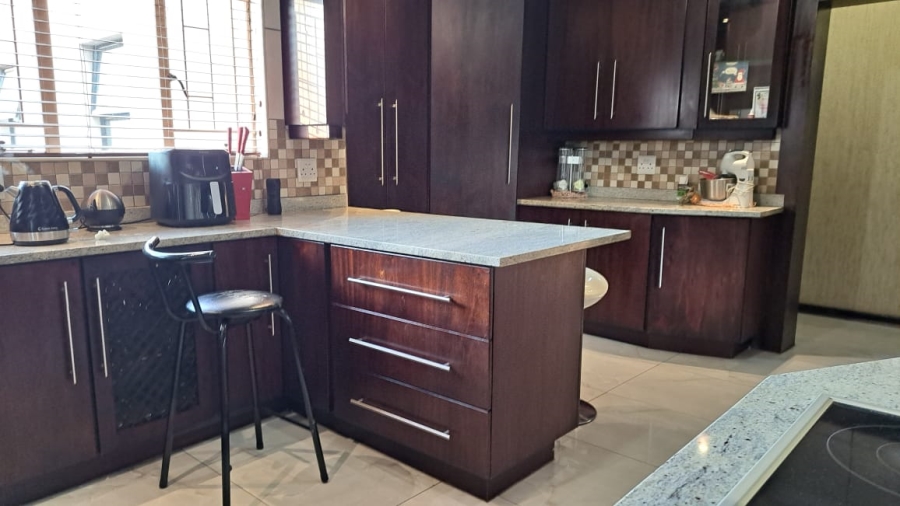 4 Bedroom Property for Sale in Flora Gardens Gauteng