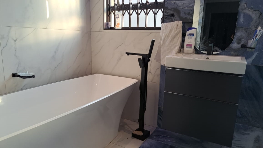 4 Bedroom Property for Sale in Flora Gardens Gauteng