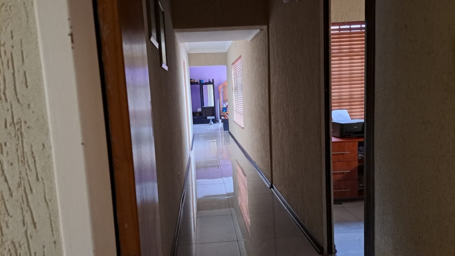 4 Bedroom Property for Sale in Flora Gardens Gauteng