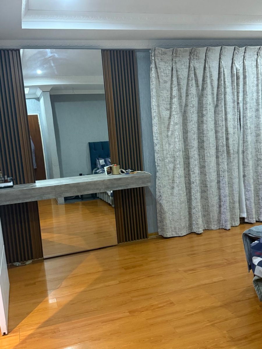 4 Bedroom Property for Sale in Flora Gardens Gauteng