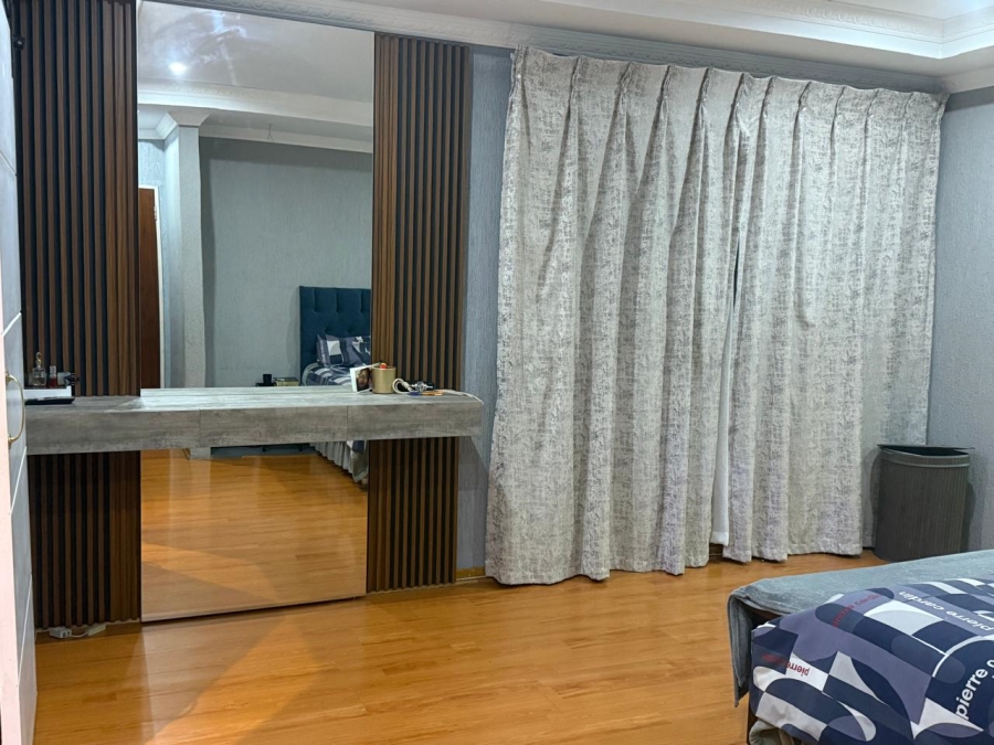 4 Bedroom Property for Sale in Flora Gardens Gauteng