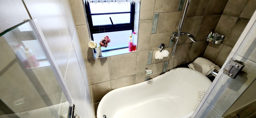 1 Bedroom Property for Sale in Montana Tuine Gauteng