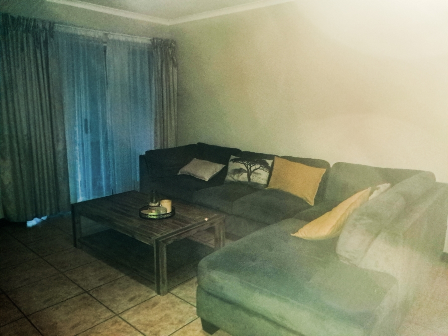 To Let 2 Bedroom Property for Rent in Sonneglans Gauteng
