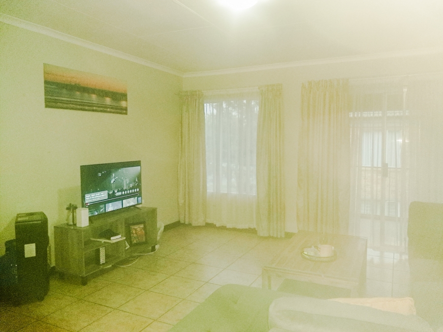 To Let 2 Bedroom Property for Rent in Sonneglans Gauteng