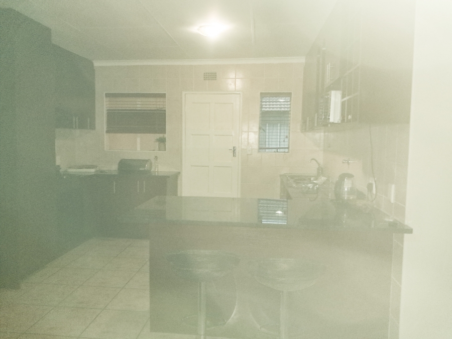 To Let 2 Bedroom Property for Rent in Sonneglans Gauteng