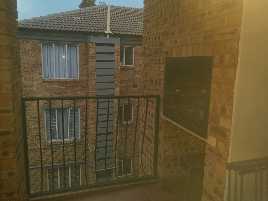 To Let 2 Bedroom Property for Rent in Sonneglans Gauteng