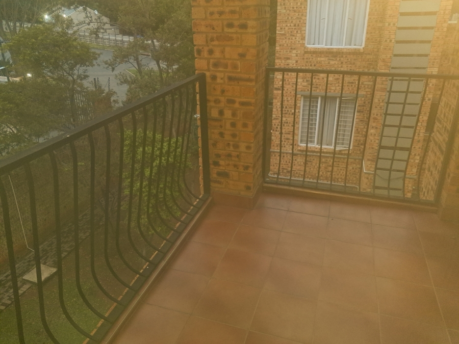 To Let 2 Bedroom Property for Rent in Sonneglans Gauteng
