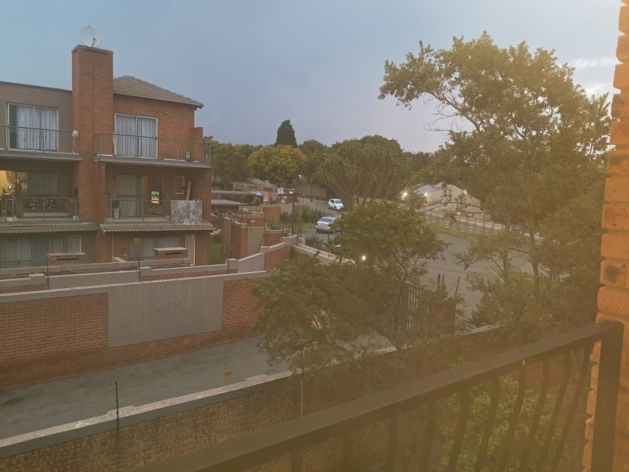 To Let 2 Bedroom Property for Rent in Sonneglans Gauteng