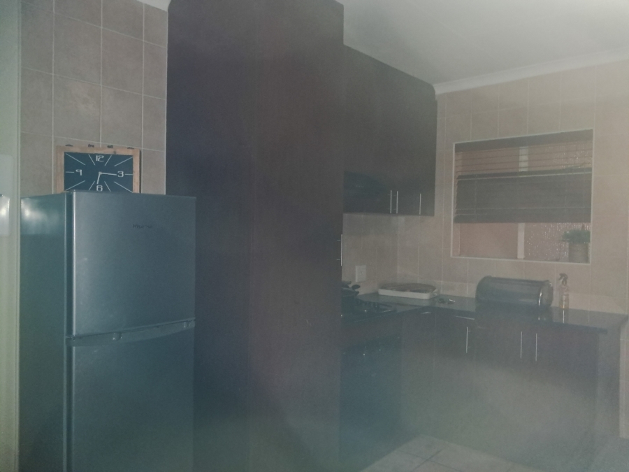 To Let 2 Bedroom Property for Rent in Sonneglans Gauteng