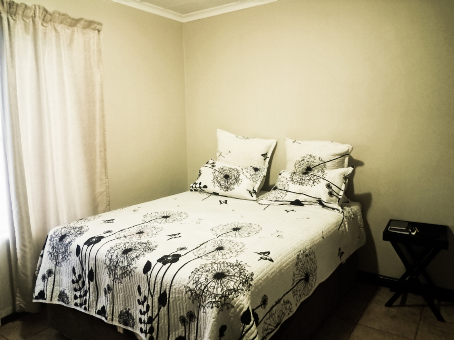 To Let 2 Bedroom Property for Rent in Sonneglans Gauteng