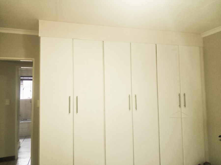 To Let 2 Bedroom Property for Rent in Sonneglans Gauteng