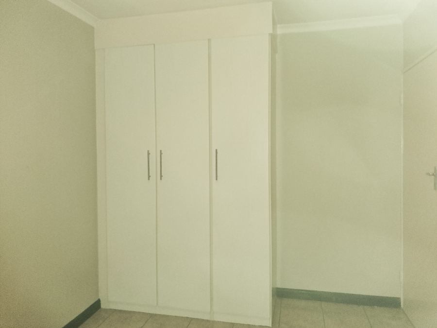 To Let 2 Bedroom Property for Rent in Sonneglans Gauteng