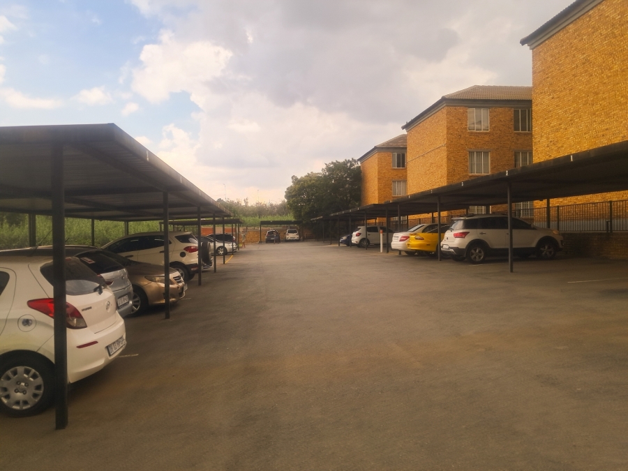 To Let 2 Bedroom Property for Rent in Sonneglans Gauteng