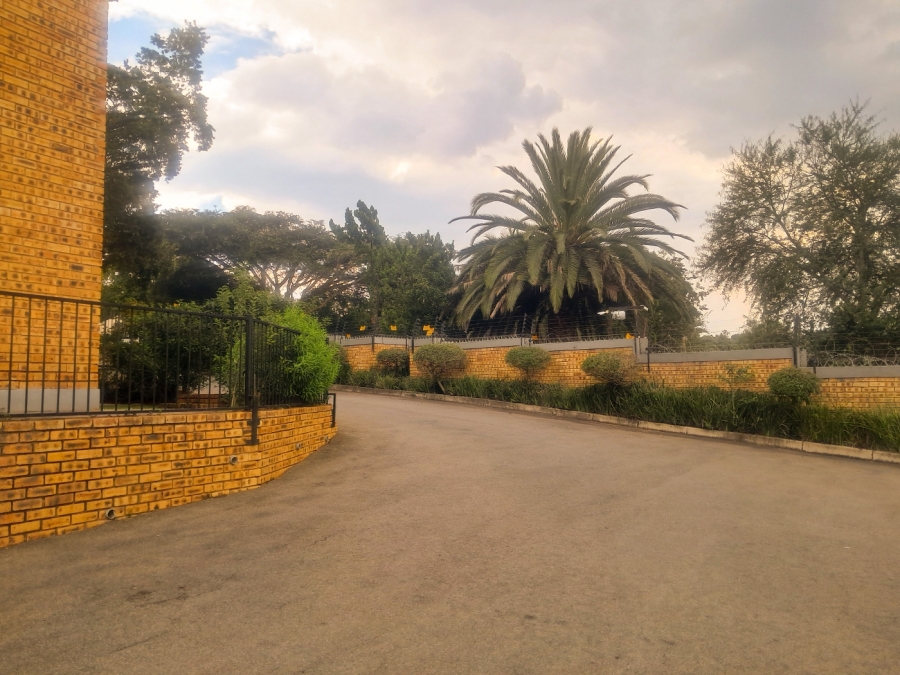 To Let 2 Bedroom Property for Rent in Sonneglans Gauteng