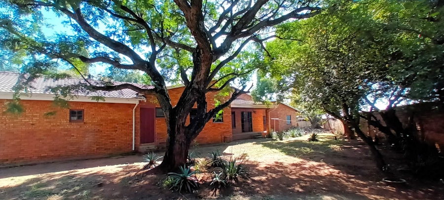 To Let 4 Bedroom Property for Rent in Zwartkop Gauteng