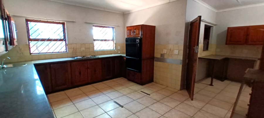 To Let 4 Bedroom Property for Rent in Zwartkop Gauteng