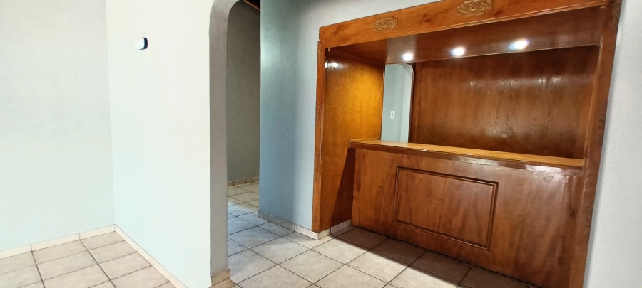 To Let 4 Bedroom Property for Rent in Zwartkop Gauteng
