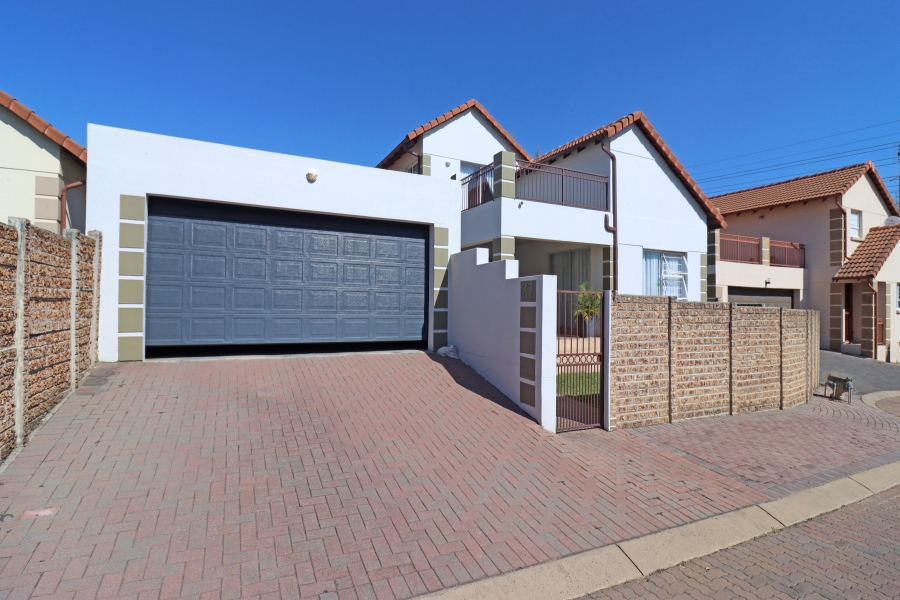 3 Bedroom Property for Sale in Barbeque Downs Gauteng