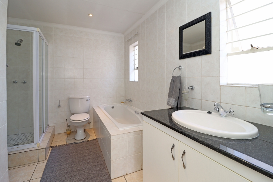 3 Bedroom Property for Sale in Barbeque Downs Gauteng