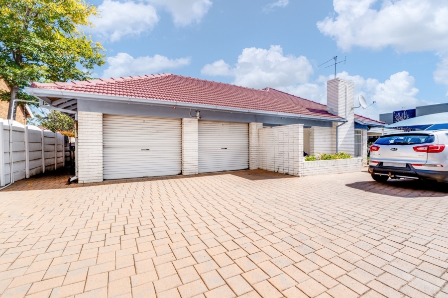 3 Bedroom Property for Sale in Edenvale Central Gauteng