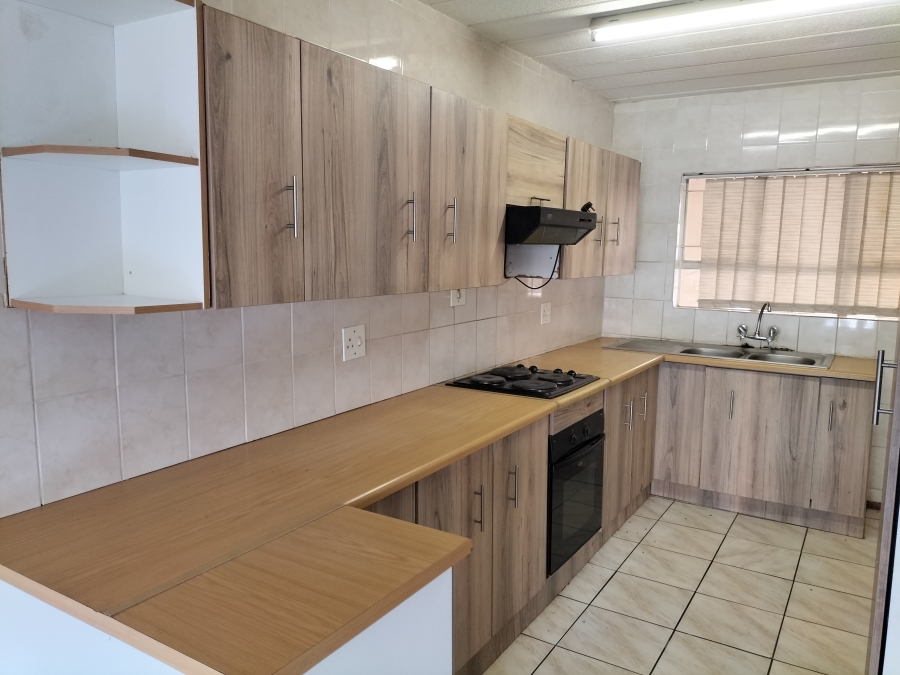 2 Bedroom Property for Sale in Florida Lake Gauteng