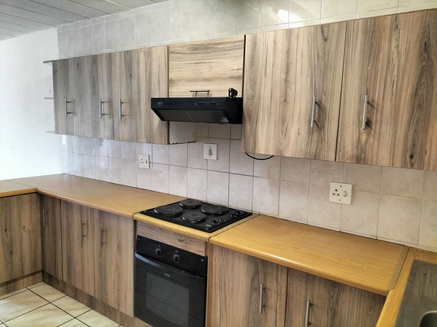 2 Bedroom Property for Sale in Florida Lake Gauteng