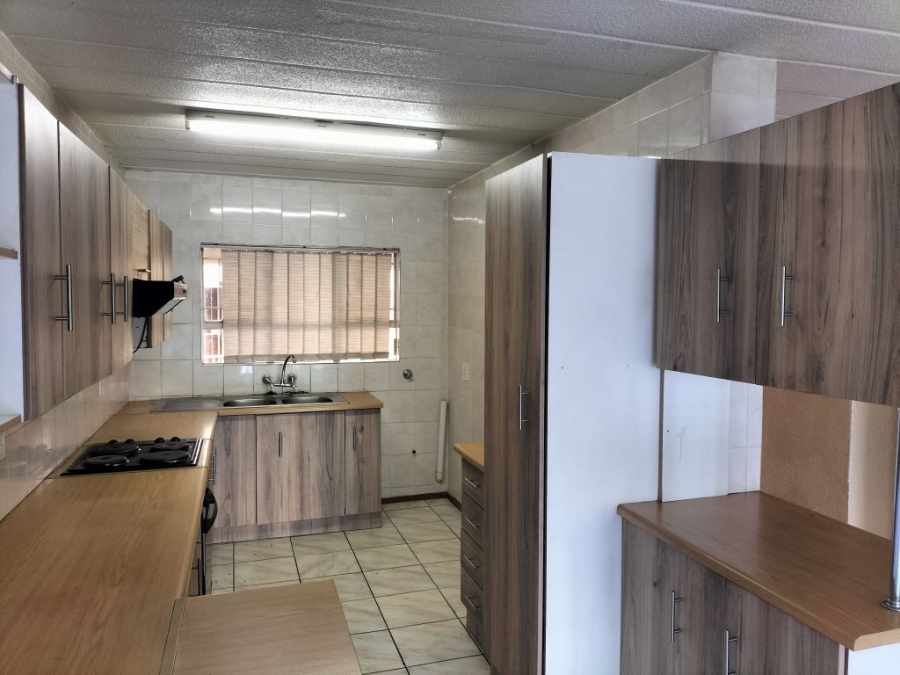 2 Bedroom Property for Sale in Florida Lake Gauteng