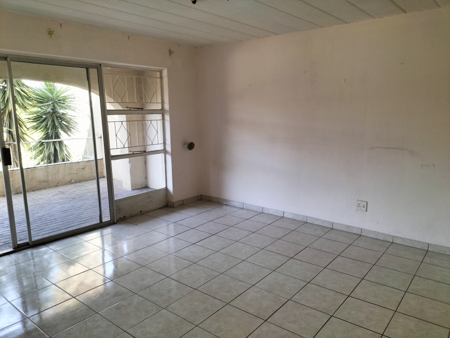 2 Bedroom Property for Sale in Florida Lake Gauteng