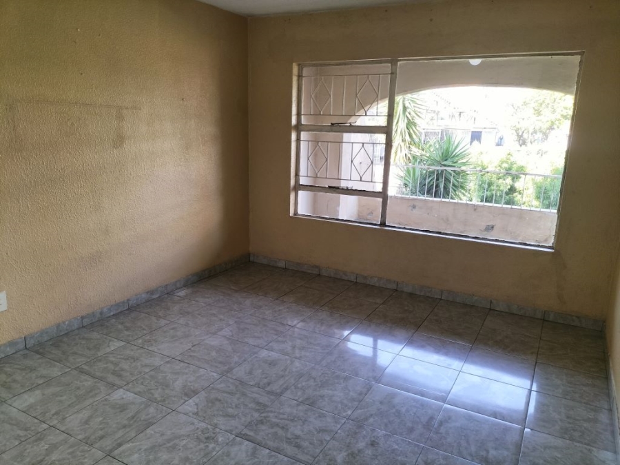 2 Bedroom Property for Sale in Florida Lake Gauteng
