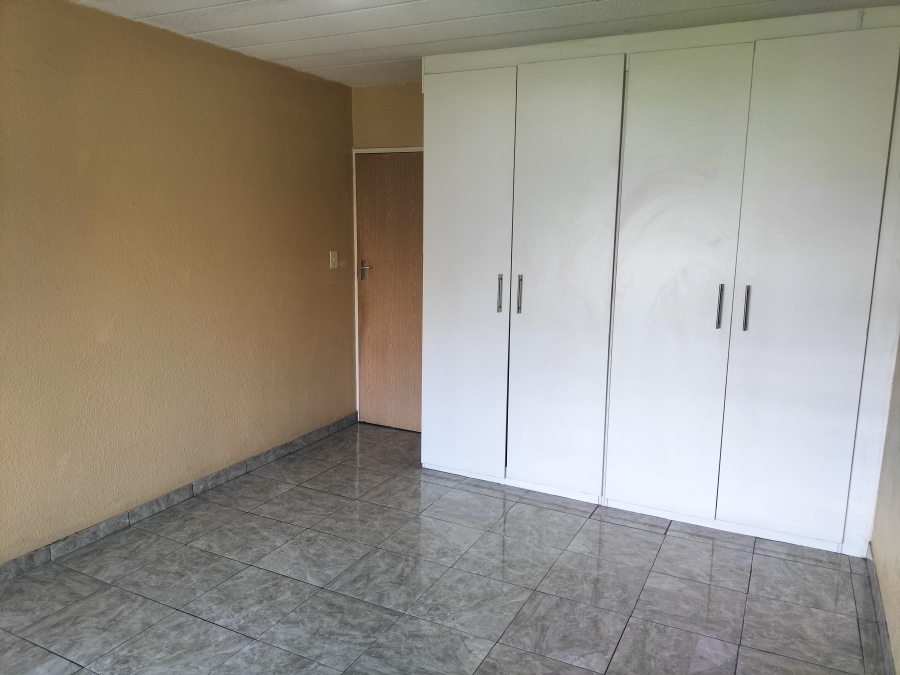 2 Bedroom Property for Sale in Florida Lake Gauteng