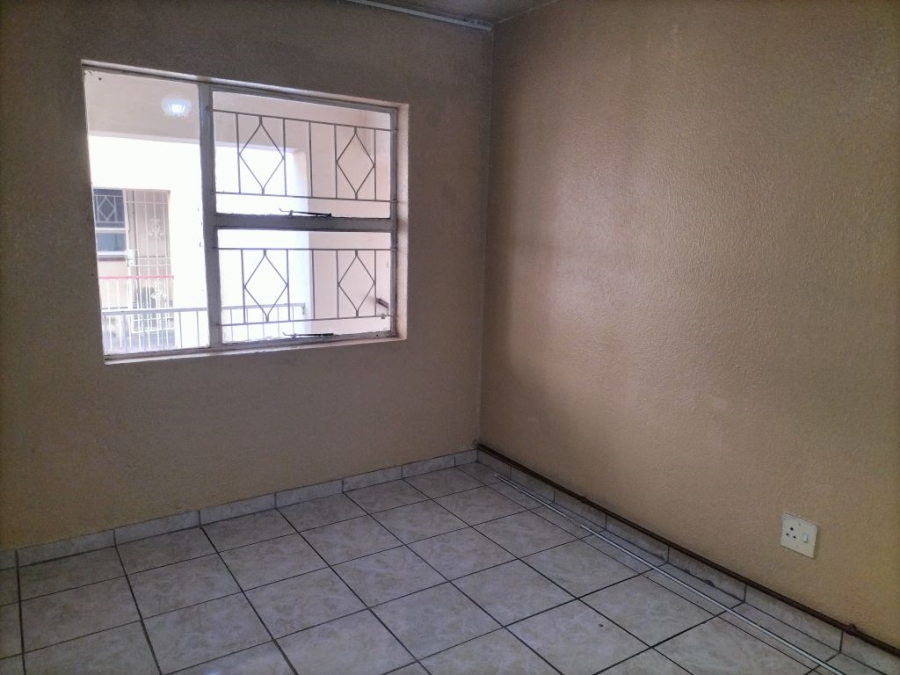 2 Bedroom Property for Sale in Florida Lake Gauteng