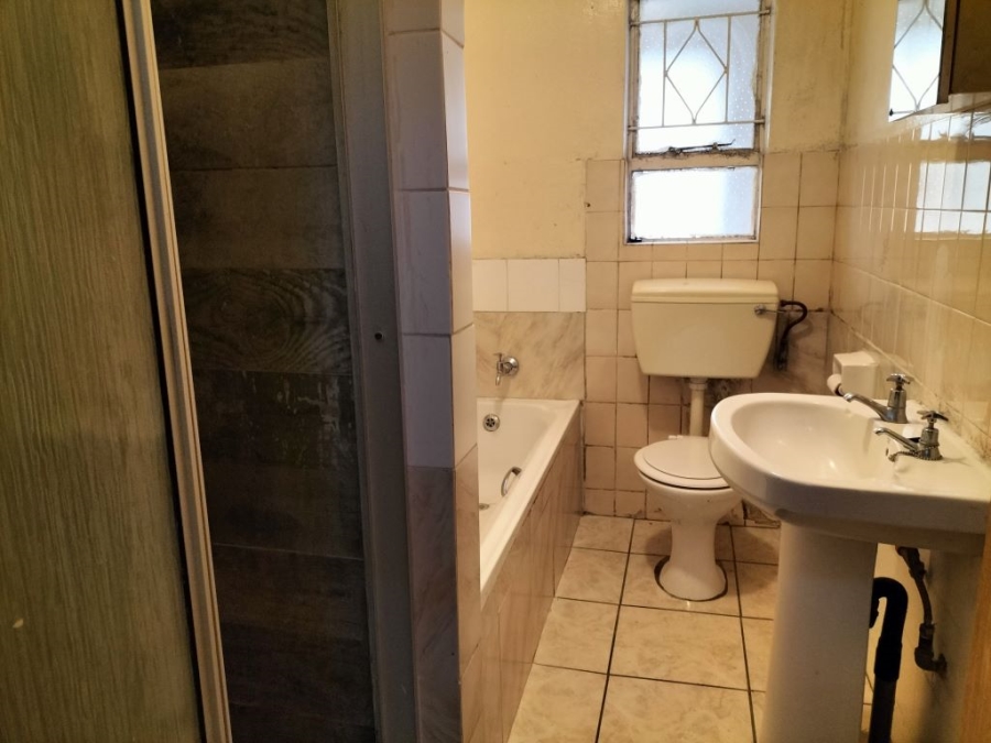 2 Bedroom Property for Sale in Florida Lake Gauteng