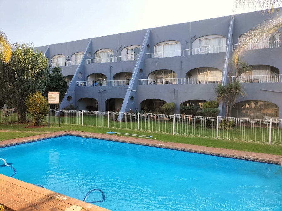2 Bedroom Property for Sale in Florida Lake Gauteng