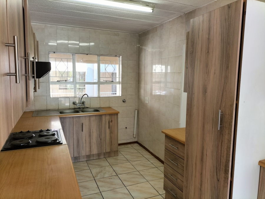 2 Bedroom Property for Sale in Florida Lake Gauteng