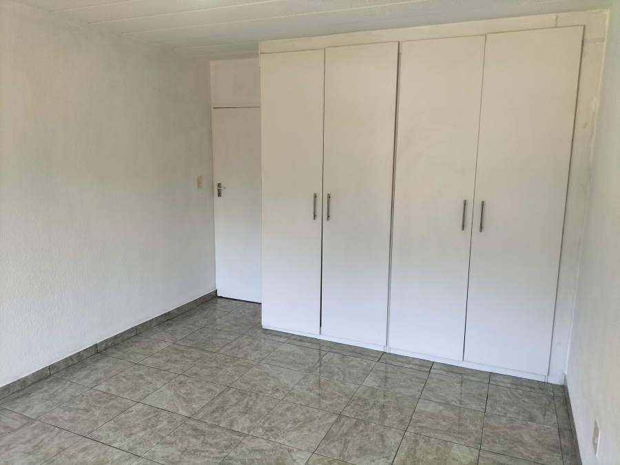 2 Bedroom Property for Sale in Florida Lake Gauteng