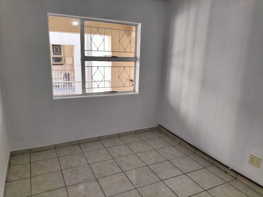 2 Bedroom Property for Sale in Florida Lake Gauteng