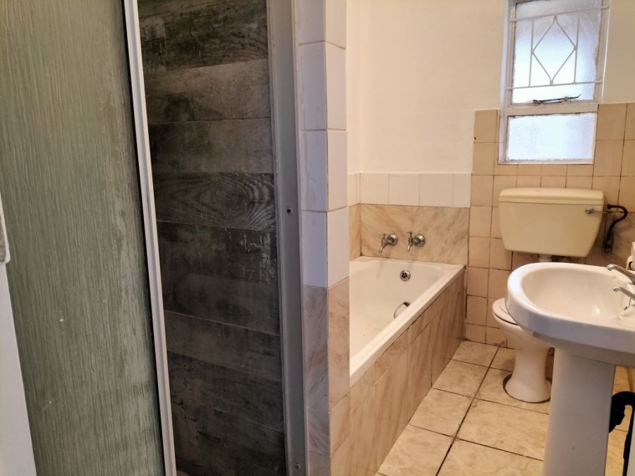 2 Bedroom Property for Sale in Florida Lake Gauteng