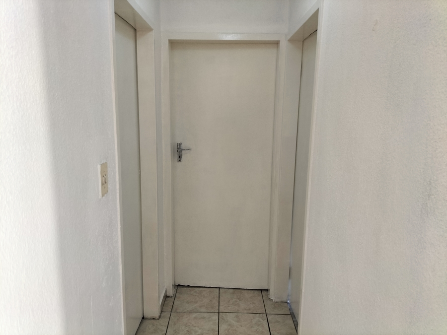 2 Bedroom Property for Sale in Florida Lake Gauteng