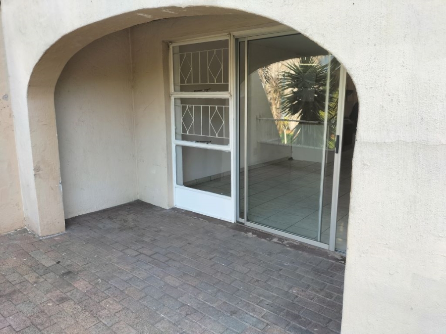 2 Bedroom Property for Sale in Florida Lake Gauteng