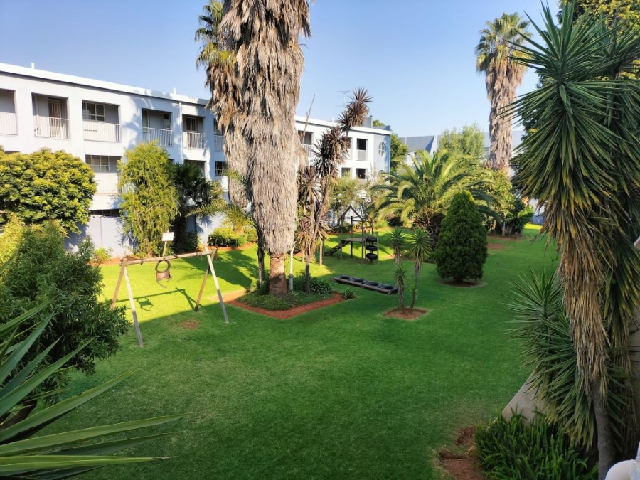 2 Bedroom Property for Sale in Florida Lake Gauteng