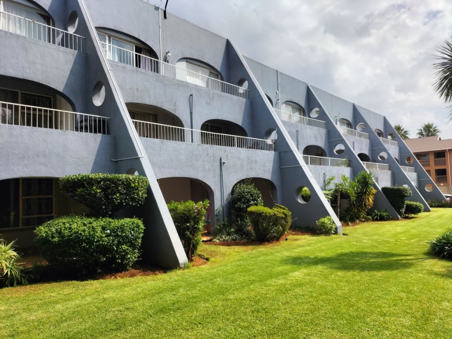 2 Bedroom Property for Sale in Florida Lake Gauteng